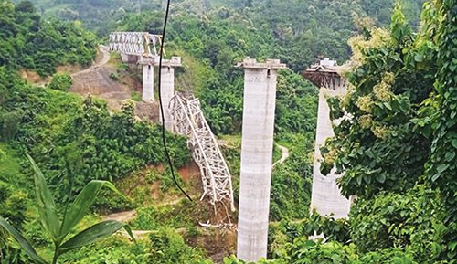 ভারতে রেলসেতু ভেঙে ১৭ শ্রমিক নিহত